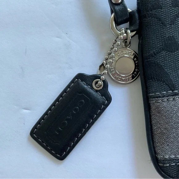 Coach wallet/wriestlet, black and silver. - Picture 5 of 6